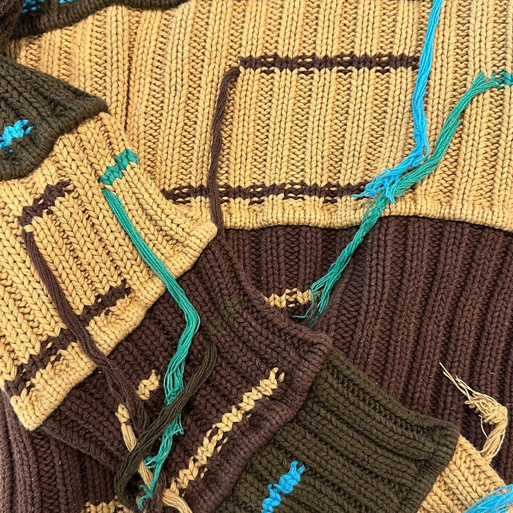 Funky String Sweater - Picture 2 of 5